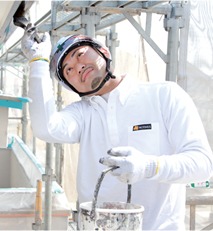 株式会社石井建装塗装中の様子