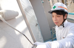 株式会社石井建装塗装中の様子